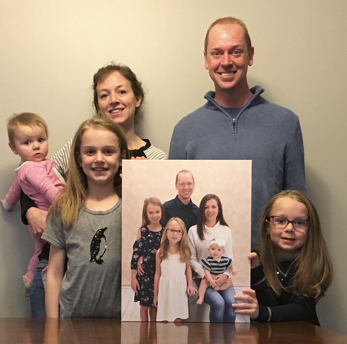 This Man Discovered Stacks Of Family Photographs In A Closed Photo Studio, Decided To Reunite Them With Their Rightful Owners