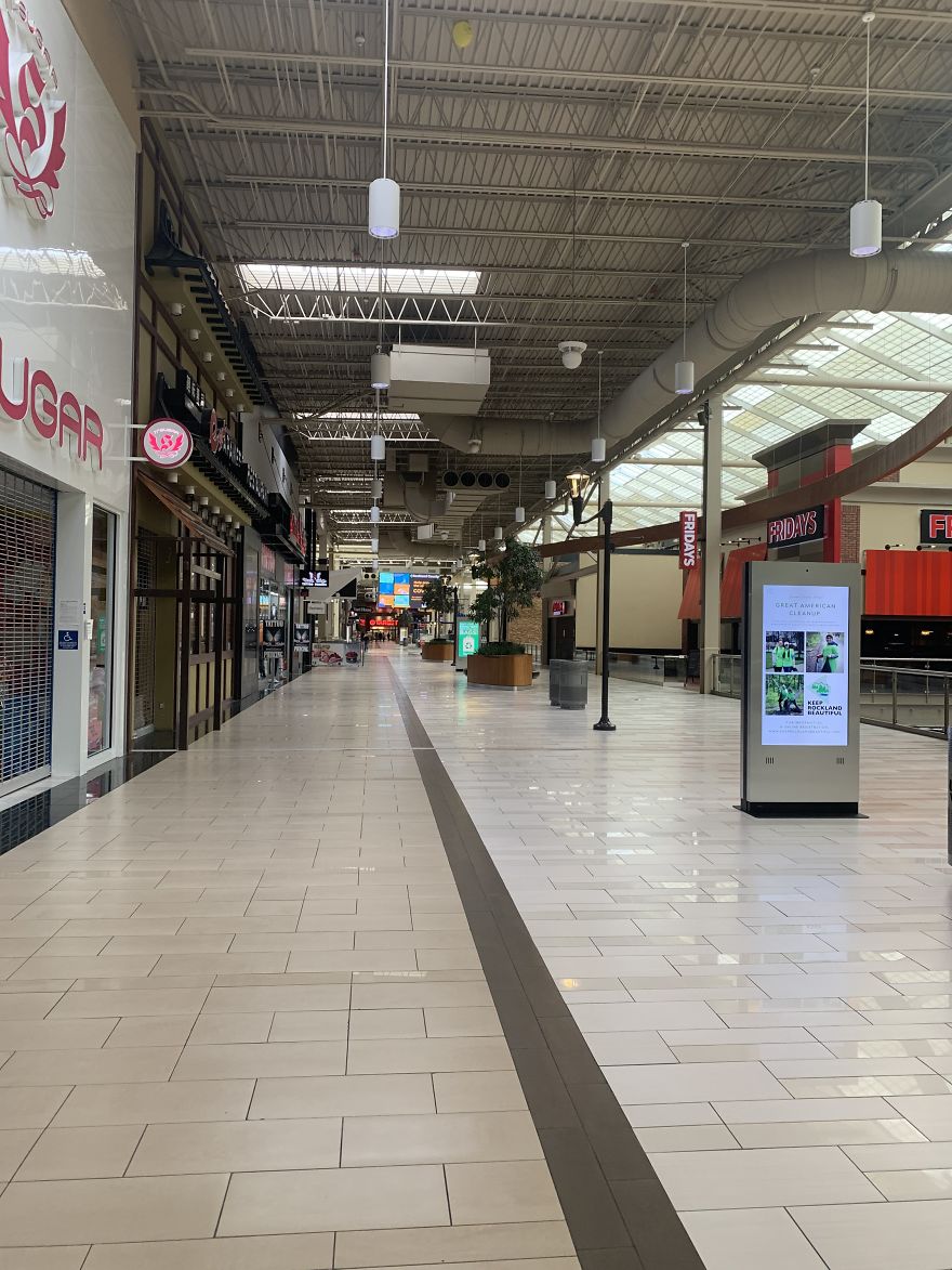 I Photographed An Empty Mall In NY During Peak Coronavirus I Photographed An Empty Mall In NY During Peak Coronavirus