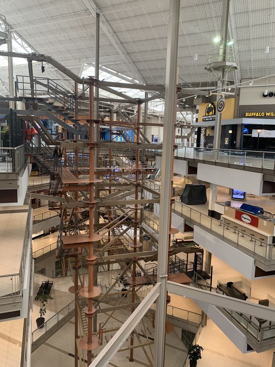 I Photographed An Empty Mall In NY During Peak Coronavirus I Photographed An Empty Mall In NY During Peak Coronavirus