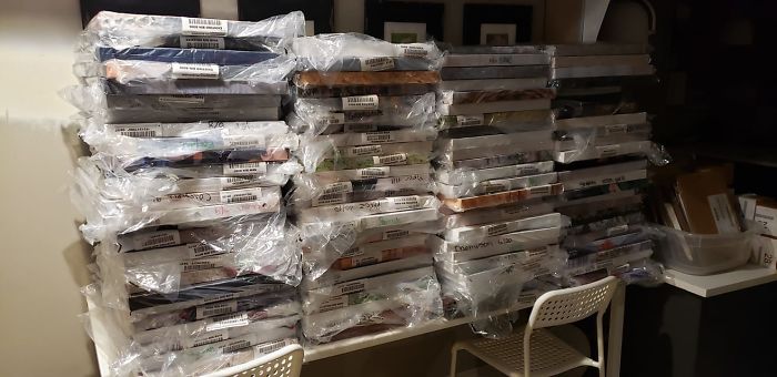 This Man Discovered Stacks Of Family Photographs In A Closed Photo Studio, Decided To Reunite Them With Their Rightful Owners