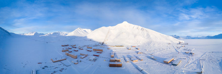 I Captured An Abandoned Russian Settlement In Norway (22 Pics) I Captured An Abandoned Russian Settlement In Norway (22 Pics)