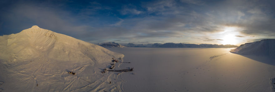 I Captured An Abandoned Russian Settlement In Norway (22 Pics) I Captured An Abandoned Russian Settlement In Norway (22 Pics)