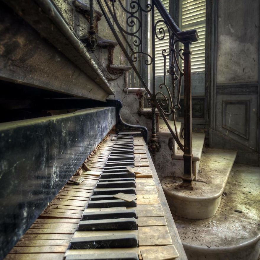 Abandoned Piano