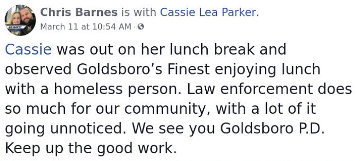 Police Officer Spends His Lunch Break With A Homeless Woman, The Moment Goes Viral