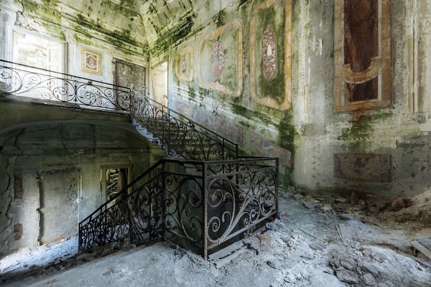I Found Beautiful Abandoned Places In Italy