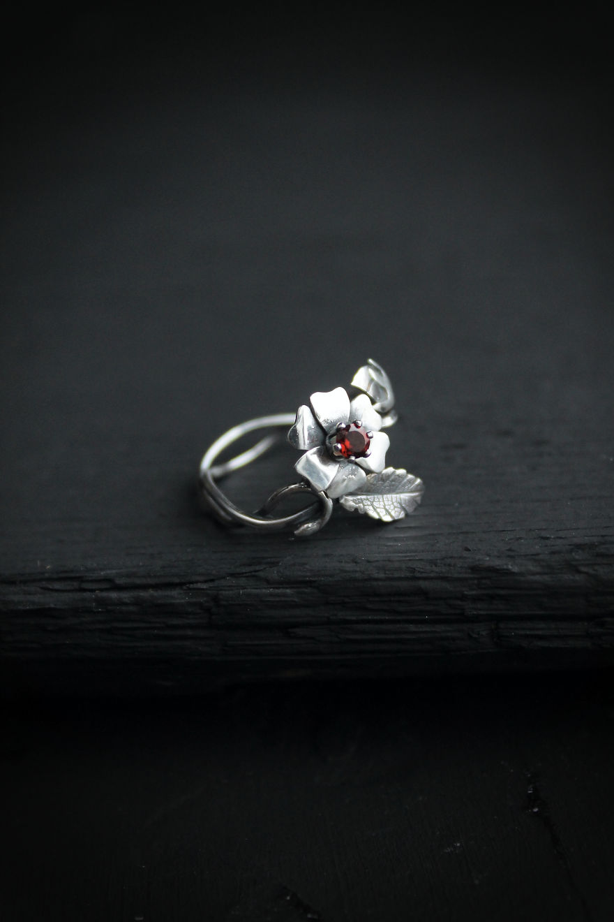 I Make Realistic Plant Jewelry For Nature Lovers