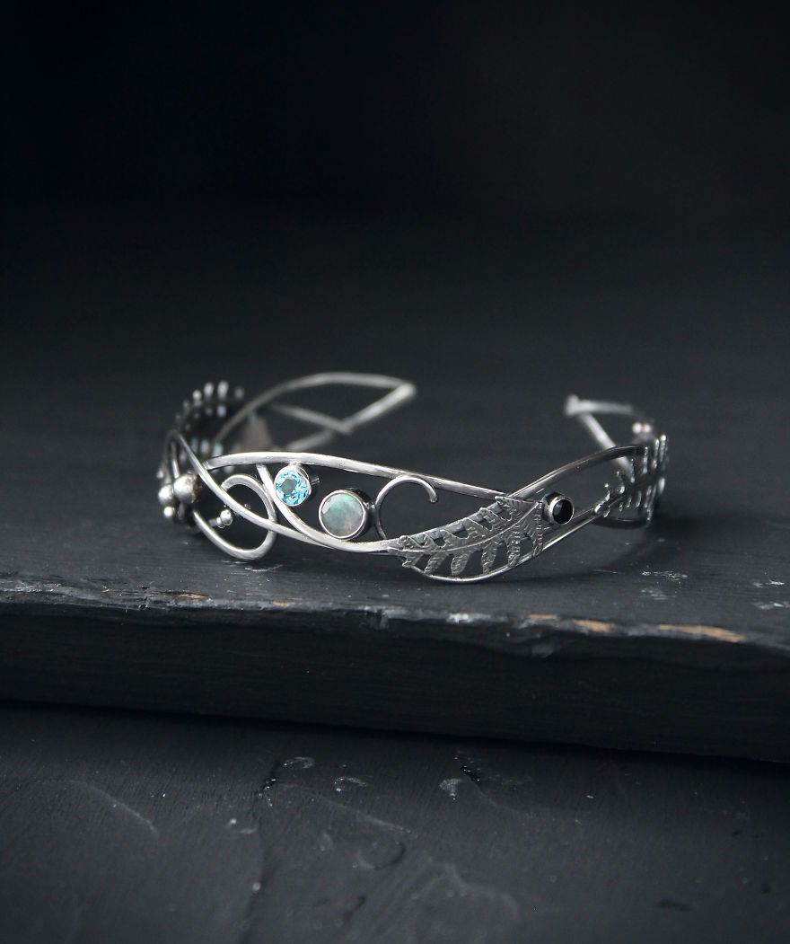 I Make Realistic Plant Jewelry For Nature Lovers