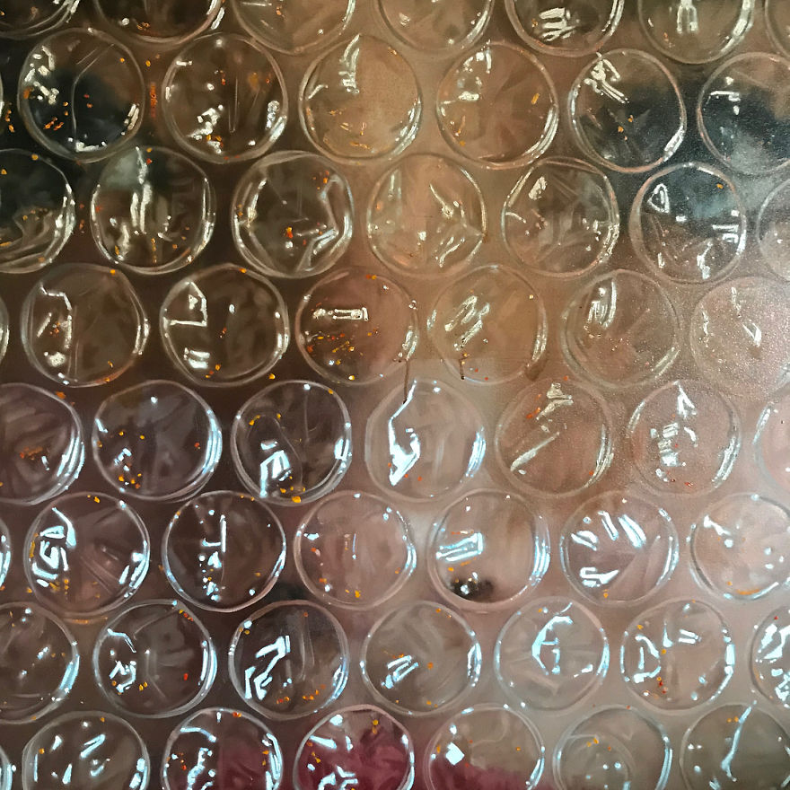 Artist Paints Portraits That Look Like They're 'Wrapped' In Bubble Wrap