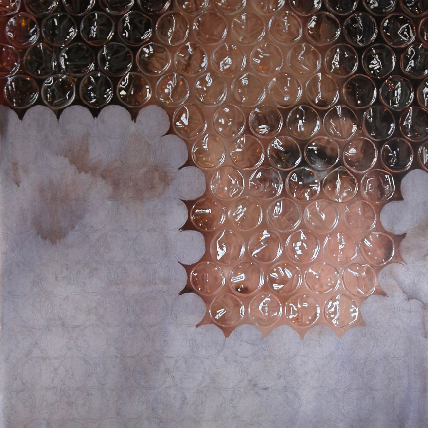 Artist Paints Portraits That Look Like They're 'Wrapped' In Bubble Wrap