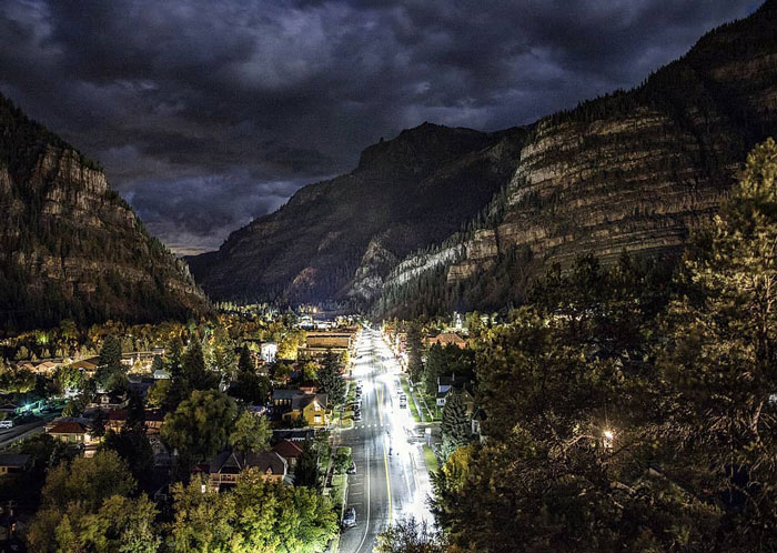 This Photographer Captured A Rare Sight—Frozen Waves At Dream Lake, Colorado This Photographer Captured A Rare Sight—Frozen Waves At Dream Lake, Colorado