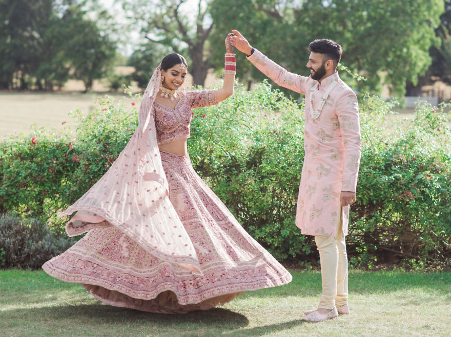 Sikh And Hindu Couple Coordinate Outfits For Their Marriage, They Look Stunning (12 Pics) Sikh And Hindu Couple Coordinate Outfits For Their Marriage, They Look Stunning (12 Pics)