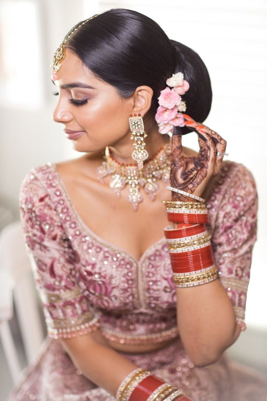 Sikh And Hindu Couple Coordinate Outfits For Their Marriage, They Look Stunning (12 Pics) Sikh And Hindu Couple Coordinate Outfits For Their Marriage, They Look Stunning (12 Pics)