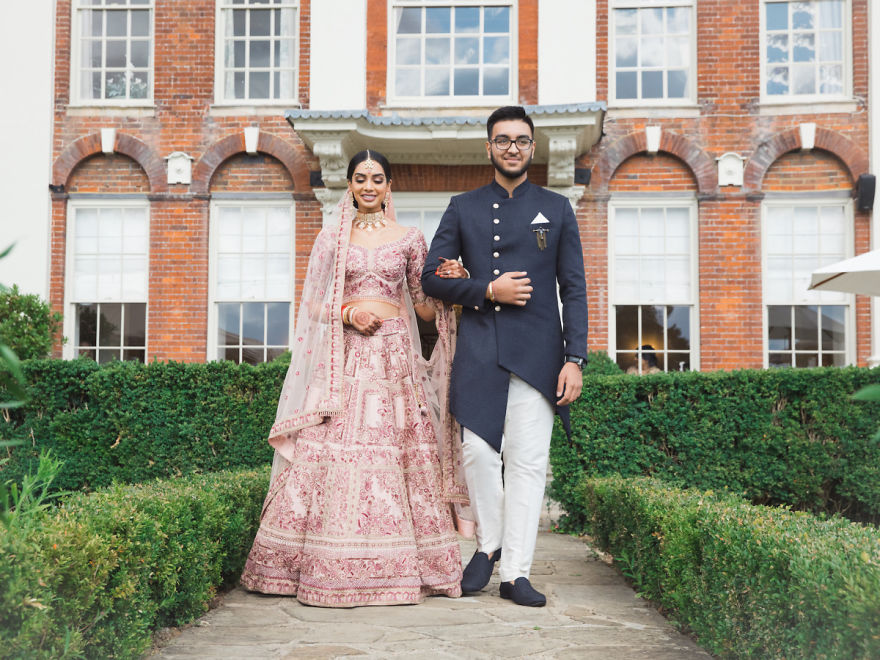 Sikh And Hindu Couple Coordinate Outfits For Their Marriage, They Look Stunning (12 Pics) Sikh And Hindu Couple Coordinate Outfits For Their Marriage, They Look Stunning (12 Pics)