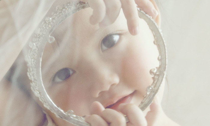 These Photos Are The Stories That Zinni Plays As A Princess With Her Mother