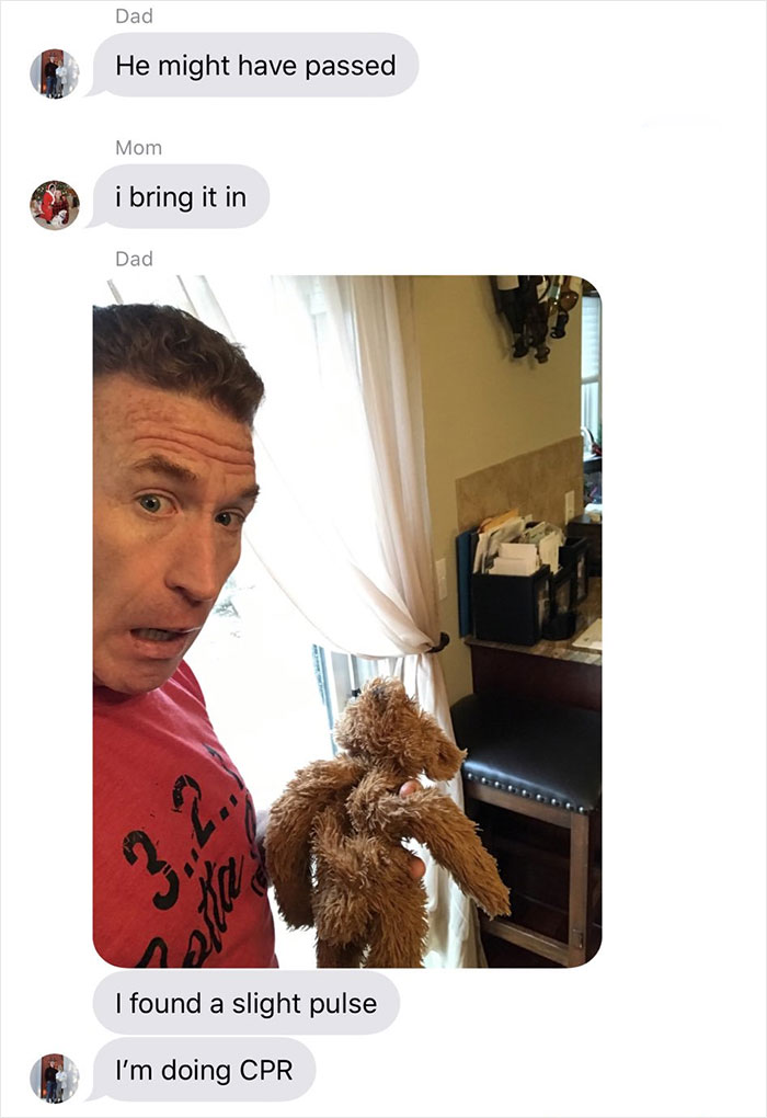 Wholesome Dad Finds Dog's 'Baby' Dying In The Rain, 'Hospitalizes' It And Sends Live Updates To The Family Wholesome Dad Finds Dog's 'Baby' Dying In The Rain, 'Hospitalizes' It And Sends Live Updates To The Family