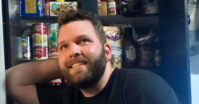 Guy Demonstrates How Quarantine Has Affected Dating Profiles And People Love It