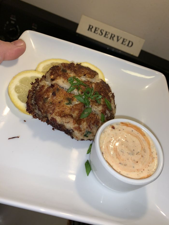 Husband Surprises His Wife By Improvising A "Quarantine Grill" Restaurant At Home