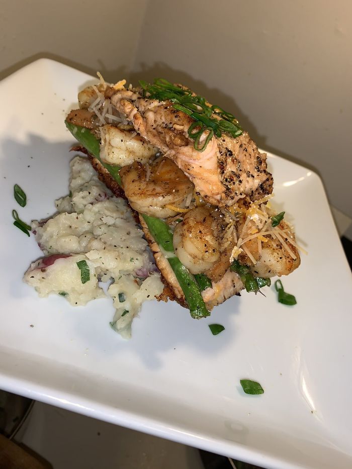 Husband Surprises His Wife By Improvising A "Quarantine Grill" Restaurant At Home