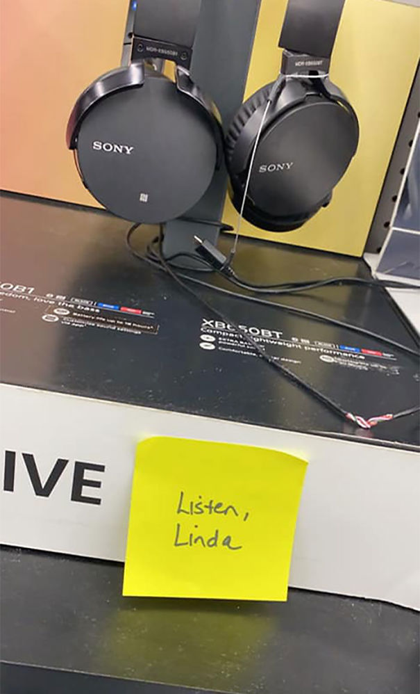 Mother-Leaves-Sticky-Notes-All-Over-Store-Quarantine-Coronavirus