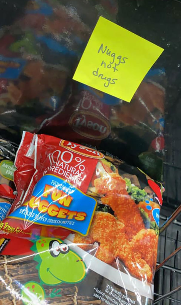 Mother-Leaves-Sticky-Notes-All-Over-Store-Quarantine-Coronavirus