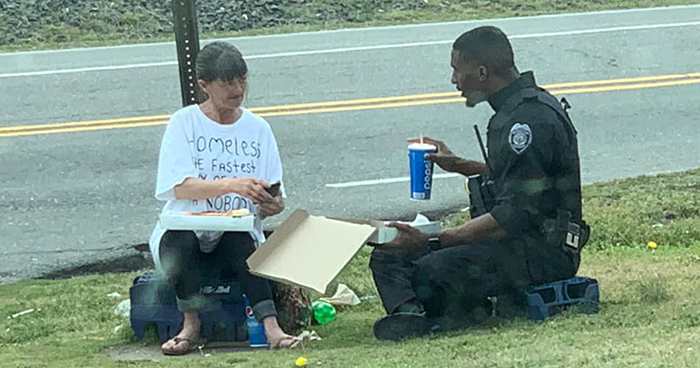 Police Officer Spends His Lunch Break With A Homeless Woman, The Moment Goes Viral
