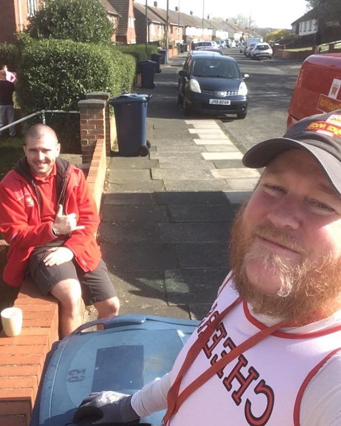 Postman Is Doing His Deliveries In Funny Costumes To Cheer People Up Postman Is Doing His Deliveries In Funny Costumes To Cheer People Up