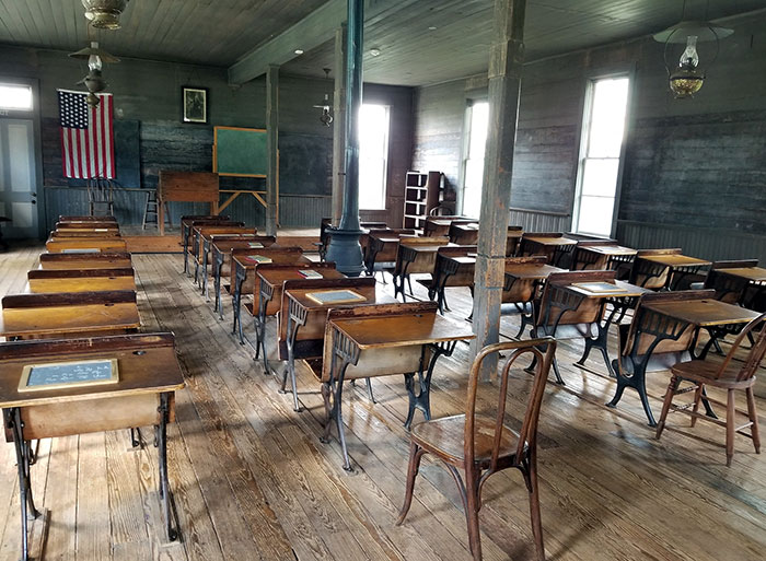 Six 14 Y.O. Students Accidentally Discovered Secret Tunnels, Spent 3 Weeks Planning A Candy Heist Before Chaos Ensued Six 14 Y.O. Students Accidentally Discovered Secret Tunnels, Spent 3 Weeks Planning A Candy Heist Before Chaos Ensued