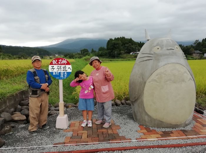 Elderly Couple Recreated A Totoro Bus Stop In Real Life Elderly Couple Recreated A Totoro Bus Stop In Real Life