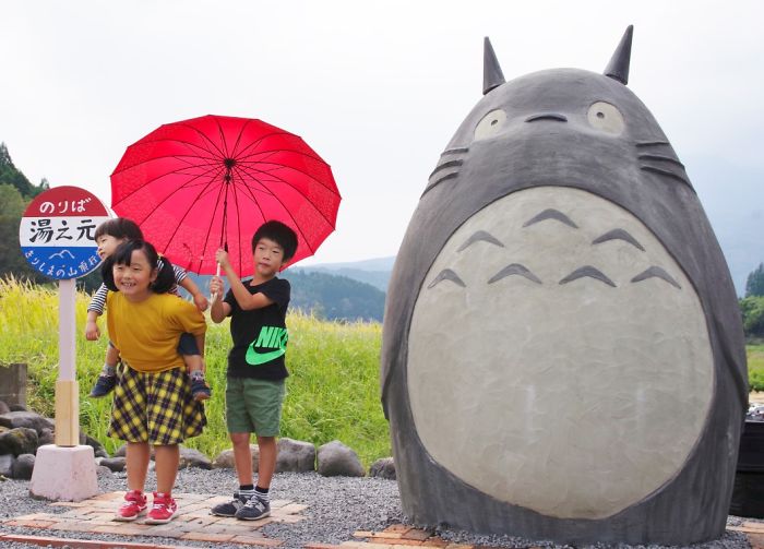 Elderly Couple Recreated A Totoro Bus Stop In Real Life Elderly Couple Recreated A Totoro Bus Stop In Real Life