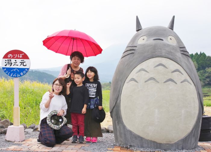 Elderly Couple Recreated A Totoro Bus Stop In Real Life Elderly Couple Recreated A Totoro Bus Stop In Real Life