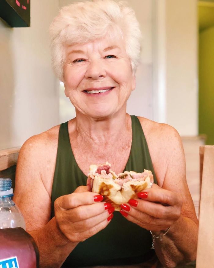 Daughter Helps 73-Year-Old Mom Lose 50+ Pounds To Get Her Health Back On Track, And Her Before And After Pics Go Viral