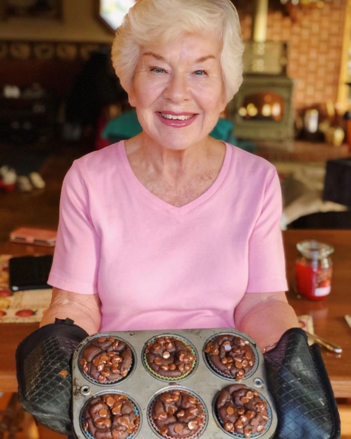 Daughter Helps 73-Year-Old Mom Lose 50+ Pounds To Get Her Health Back On Track, And Her Before And After Pics Go Viral