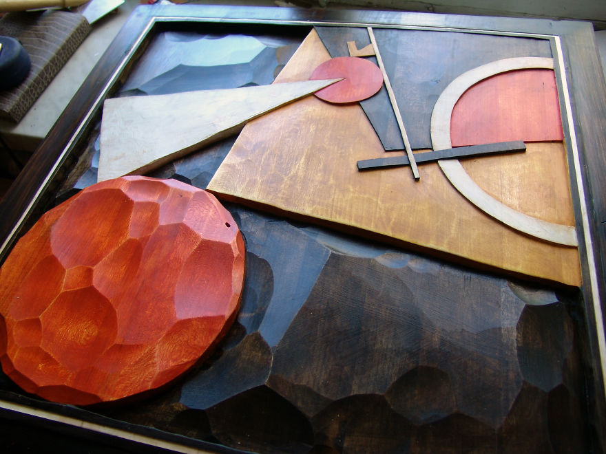 Master From Russia Carves Amazing Paintings From Wood