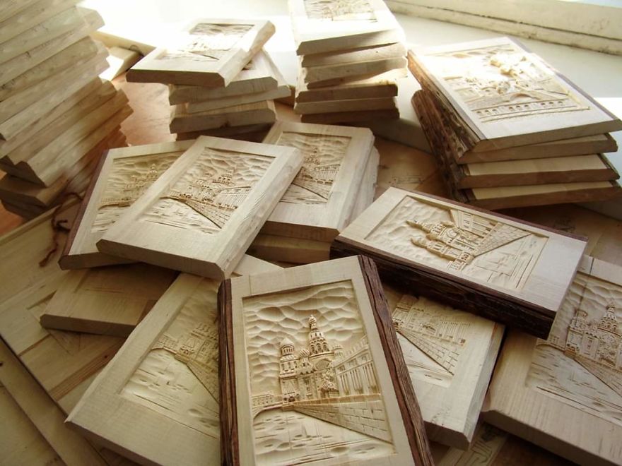 Master From Russia Carves Amazing Paintings From Wood