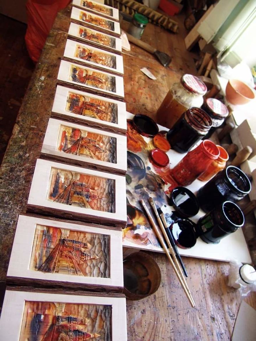 Master From Russia Carves Amazing Paintings From Wood