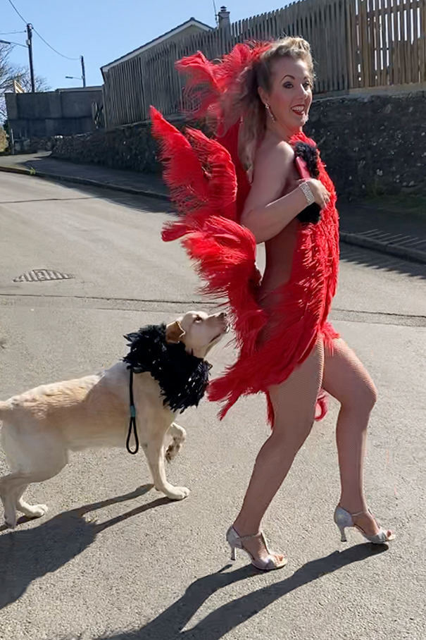 Woman Wears Bizarre Costumes While Walking Her Dog During The Quarantine And He Looks Embarrassed (8 Pics) Woman Wears Bizarre Costumes While Walking Her Dog During The Quarantine And He Looks Embarrassed (8 Pics)