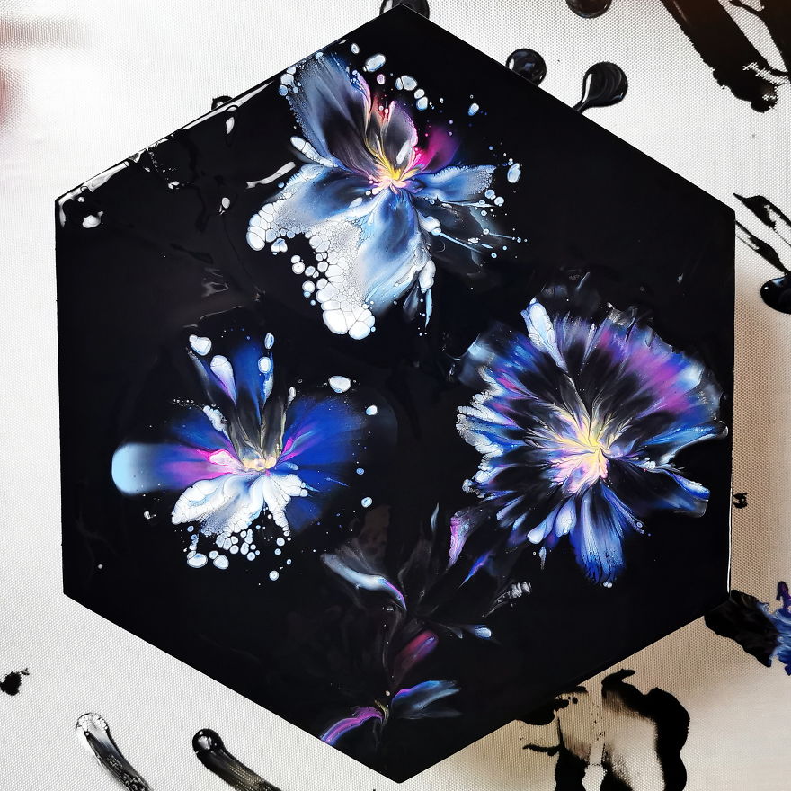 Dip With Glove Wrapped Up With Paper Napkin - Acrylic Painting - #stayhome And Paint #withme Dip With Glove Wrapped Up With Paper Napkin - Acrylic Painting - #stayhome And Paint #withme