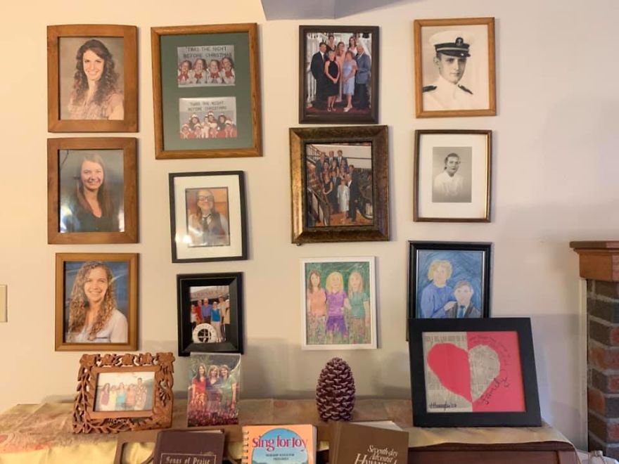 Daughter Replaces Family Photos With Crayon Drawings One By One, Parents Don't Notice For 11 Days Daughter Replaces Family Photos With Crayon Drawings One By One, Parents Don't Notice For 11 Days