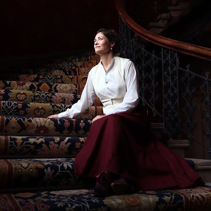 Historical-Dress-Reconstruction-Bernadette-Banner