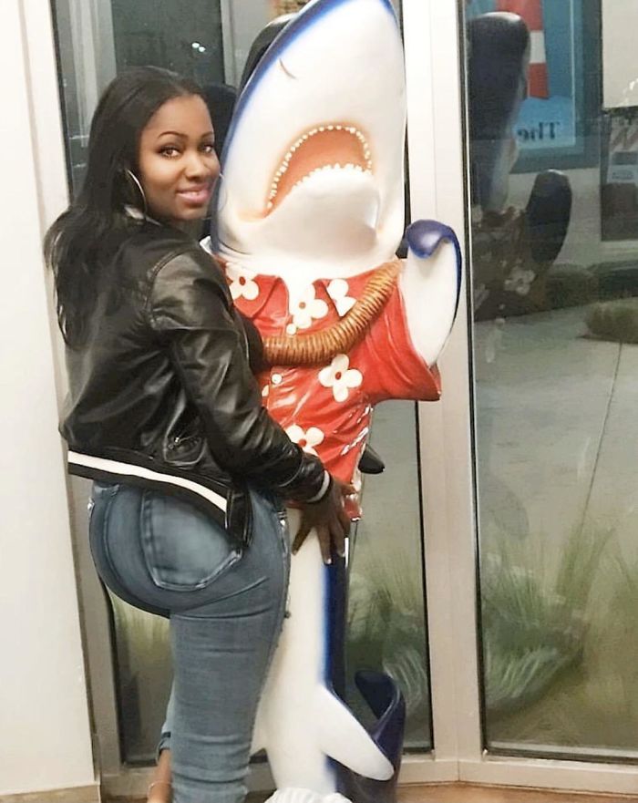  It’s Sad Cus She’s Attractive And Doesn’t Need To Do This But It’s Too Obvious!