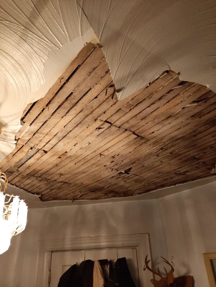 1 Month Of Self-Isolation And My Ceiling Decided It Was Time To Share The Breakdowns