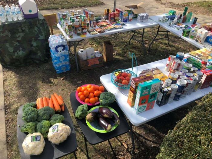 Family Sets Up A "Give And Take" Outdoor Pantry, Doesn’t Expect It To Grow So Big Family Sets Up A "Give And Take" Outdoor Pantry, Doesn’t Expect It To Grow So Big