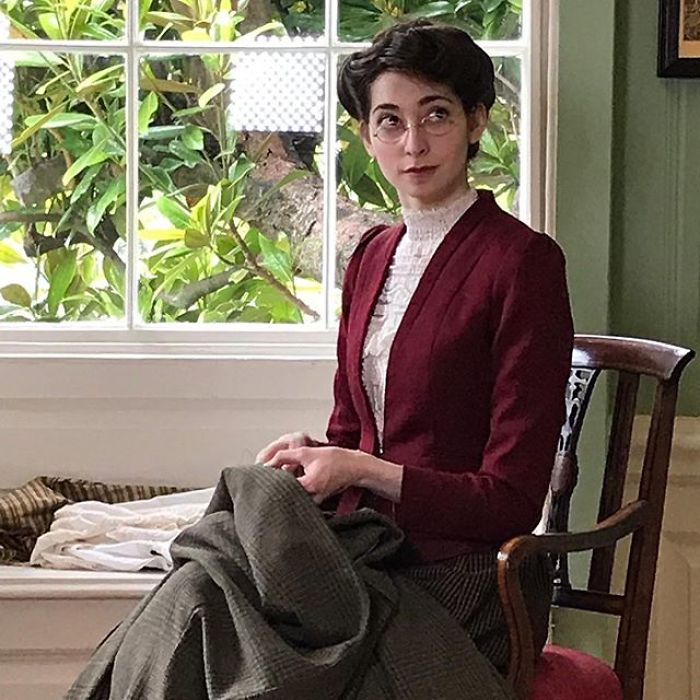 Historical-Dress-Reconstruction-Bernadette-Banner