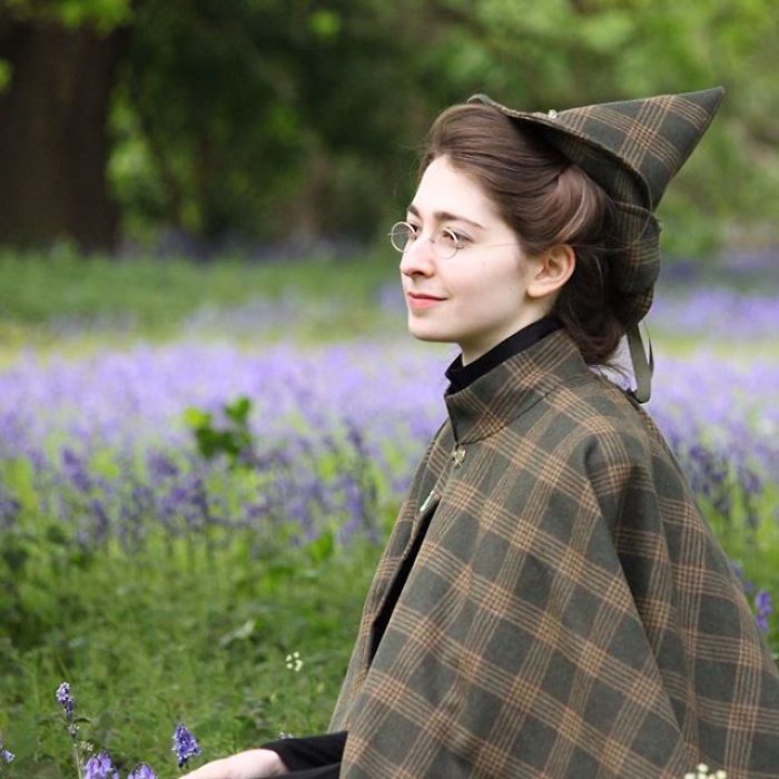 Historical-Dress-Reconstruction-Bernadette-Banner