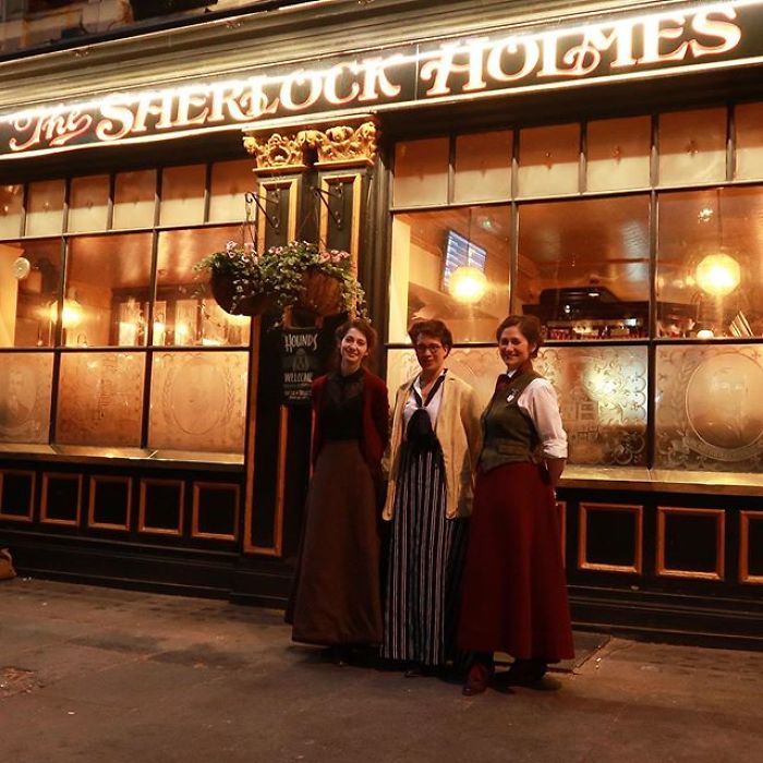 Historical-Dress-Reconstruction-Bernadette-Banner