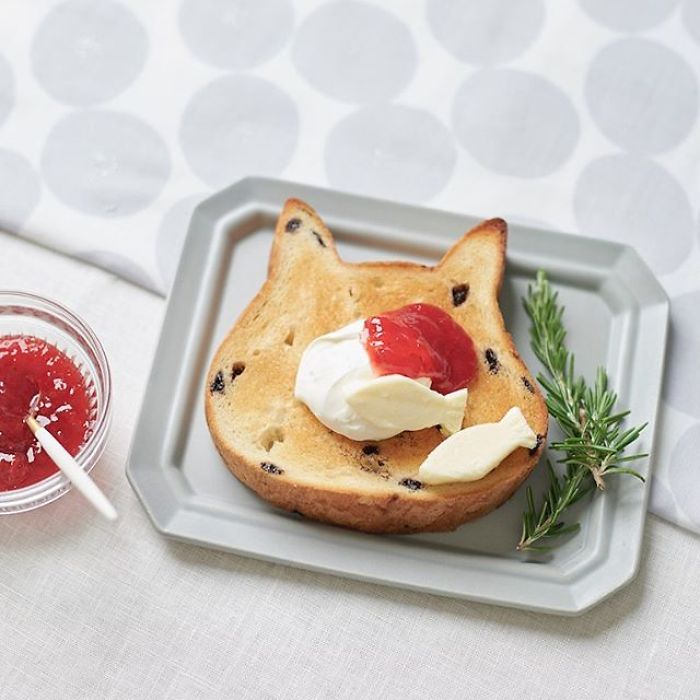 Japanese Bakery Makes Cat-Shaped Breads And They're Just Too Adorable Japanese Bakery Makes Cat-Shaped Breads And They're Just Too Adorable