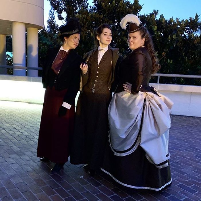 Historical-Dress-Reconstruction-Bernadette-Banner