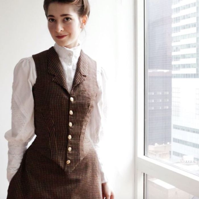 Historical-Dress-Reconstruction-Bernadette-Banner