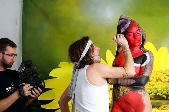 This Butterfly Is Actually A Woman Whose Entire Body Was Painted By Johannes Stötter This Butterfly Is Actually A Woman Whose Entire Body Was Painted By Johannes Stötter