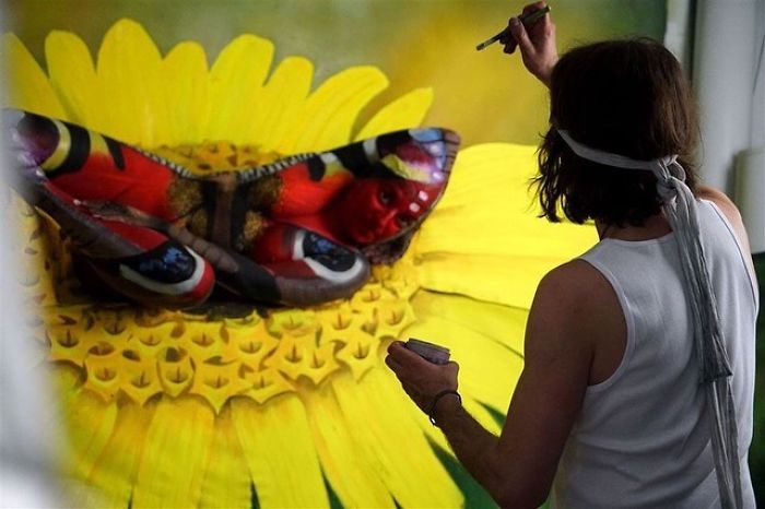 This Butterfly Is Actually A Woman Whose Entire Body Was Painted By Johannes Stötter This Butterfly Is Actually A Woman Whose Entire Body Was Painted By Johannes Stötter